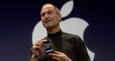 تقرير: ستيف جوبز كان يأمل ألا يحتوى أول أيفون على فتحة SIM