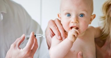 مخاوف بريطانية من تعرض الأطفال للحصبة والتهاب السحايا بسبب تأجيل التطعيمات 