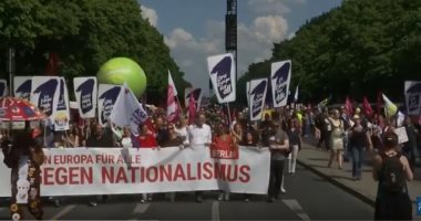 شاهد.. آلاف يتظاهرون فى ألمانيا ضد القومية والشعبوية