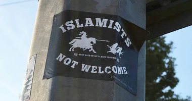 الشرطة تتعامل مع ملصقات معادية للمسلمين فى "إسيكس" باعتبارها جريمة كراهية
