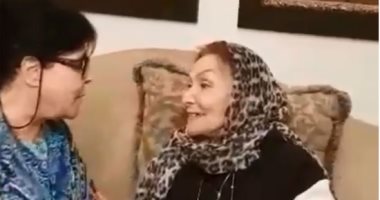 بكيزة وزغلول.. إسعاد يونس تزور سهير البابلى بعد خروجها من المستشفى.. فيديو