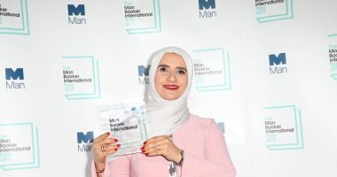 "مان بوكر" البريطانية تعقد ندوة لصاحبة أول رواية عربية تفوز بجائزتها العالمية
