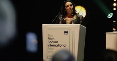 رئيس لجنة تحكيم مان بوكر تكشف أسباب فوز رواية "سيدات القمر" بجائزة 2019