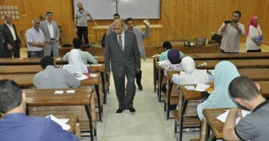 "الهندسة" ضمن الزيارات التفقدية لرئيس جامعة المنيا فى خامس أيام الامتحانات