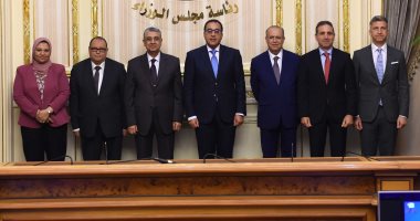 رئيس الوزراء يشهد توقيع اتفاقية الربط الكهربائى بين مصر وقبرص واليونان 