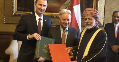 سلطنة عمان والمملكة المتحدة توقعان اتفاقية تعاون وشراكة فى مجالات متعددة