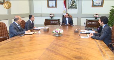 فيديو..الرئيس السيسى يجتمع برئيس الوزراء ووزيرى السياحة والاتصالات