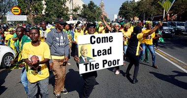 صور.. أنصار جاكوب زوما فى جنوب أفريقيا يتظاهرون تحت شعار" قائد الفقراء"