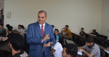 صور.. رئيس جامعة الأزهر يتفقد لجان امتحانات نهاية العام الدراسى