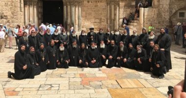 للأسبوع الثانى.. رهبان الدير المحرق يزورون القدس ويصلون بكنيسة القيامة