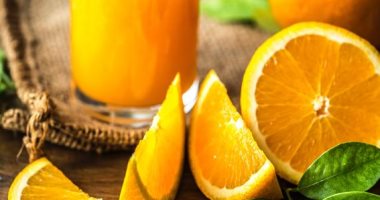 فوائد البرتقال كثيرة أبرزها يحافظ على الجلد