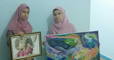  صور.. قصة طالبتين شقيقتين ترسمان لوحات فنية مختلفة بمنزلهما بسوهاج
