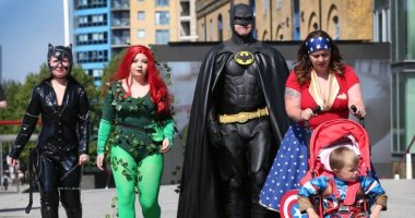 باتمان والرجل الأخضر حاضرين في مهرجان بريطانى .. تنكر في زي بطلك الخارق 