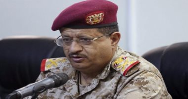 وزير الدفاع اليمنى يتفقد الوحدات العسكرية فى "نهم" والمواقع المحررة