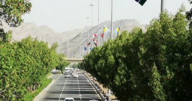 شوارع مكة المكرمة تتزين بأعلام الدول المشاركة فى القمم الخليجية والعربية والإسلامية