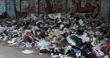 قارئة تشكو انتشار القمامة بجوار مركز شباب عين شمس المطرية