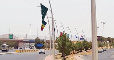استعدادات ضخمة وشوارع مكة تتزين بأعلام الدول المشاركة في القمم الثلاث