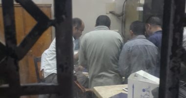 قارئ يشكو تجاهل موظفى شباك التذاكر بمحطة مصر للمواطنين لتناول السحور