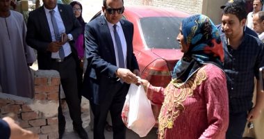توزيع حقائب رمضانية وتركيب وصلات مياه ضمن مبادرة "القرية" ببنى سويف