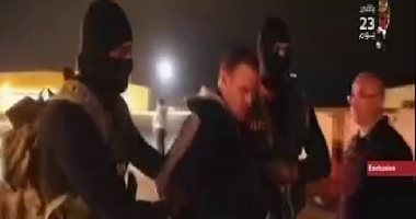 فيديو.. اللقطات الأولى لترحيل الإرهابى هشام عشماوي من ليبيا