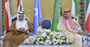 رئيس مجلس وزراء قطر يصل السعودية للمشاركة فى القمتين الخليجية والعربية