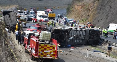 صور وفيديو .. حادث تصادم حافلة بشاحنة فى المكسيك ومصرع 21 شخصا 