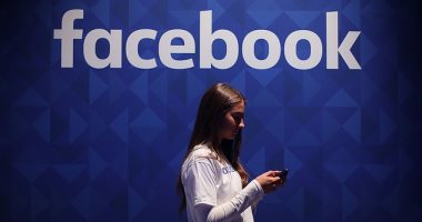 بريطانية تتهم فيس بوك بالتجسس لظهور إعلانات منتجات تحدثت عنها مع صديقتها
