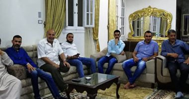 أهالى قرية صلاح يتابعون نهائى دورى الأبطال بالمنازل بعد إلغاء الاحتفال بمركز الشباب