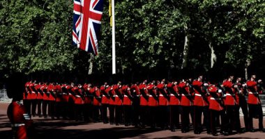 صور.. بروفات الحرس البريطانى استعدادا للاحتفال بعيد ميلاد الملكة إليزابيث
