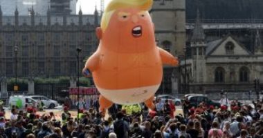 منطاد "ترامب الرضيع" يطير أمام البرلمان البريطانى فى لندن خلال الاحتجاجات