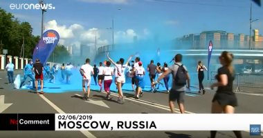 فيديو..  الآلاف يشاركون فى ماراثون الألوان بالعاصمة الروسية موسكو