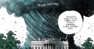رغم الأعاصير.. ترامب يصر على تغيير المناخ خدعة صينية بكاريكاتير لـ"ذا ويك"