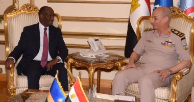 وزير الدفاع يلتقى وزير خارجية رواندا لبحث ملفات التعاون المشترك