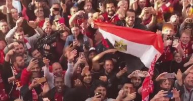 علم مصر يظهر فى احتفالات جماهير ليفربول بدوري ابطال اوروبا.. فيديو وصور