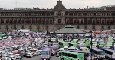 إضراب سائقى التاكسى يشل شوارع مكسيكو سيتى بسبب شركة خدمات النقل الذكى