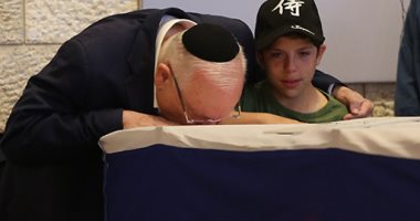 صور.. نتنياهو وزوجته يغيبان عن حضور جنازة زوجة الرئيس الإسرائيلى
