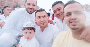 وإحنا مع بعض أحلى.. "معاذ" يشارك صور احتفاله مع أصدقائه بالعيد فى الشرقية