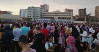 الآلاف من الأهالى يؤدون صلاة العيد فى 442 ساحة بالشرقية "صور"