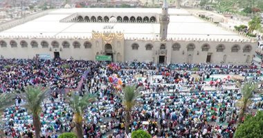 خشوع ودعاء وفرحة.. الآلاف يصلون العيد بمسجد عمرو بن العاص والسلطان حسن والرفاعى
