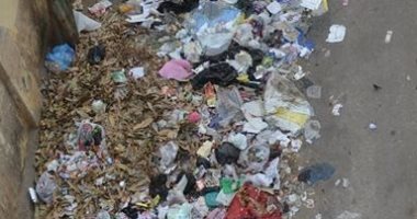 استمرار معاناة سكان شارع الخازندارة بشبرا مع القمامة