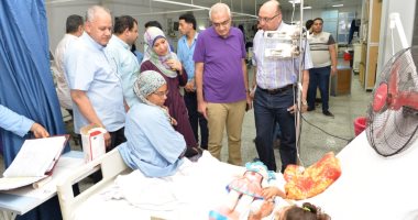صور.. رئيس جامعة المنصورة يتفقد الخدمات الطبية بمستشفى الطوارىء فى ثانى أيام العيد