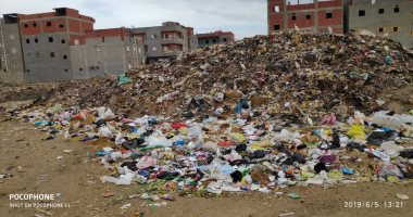 انتشار القمامة بمدخل قرية سرسق نبروه فى الدقهلية