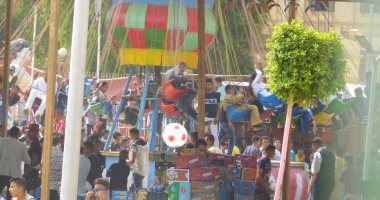 احتفال المواطنين والأطفال فى حدائق ومتنزهات أسيوط ثانى أيام العيد