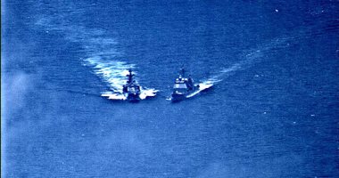 صور.. البحرية الأمريكية: مدمرة روسية كادت تصدم طرادا أمريكيا فى بحر الفلبين