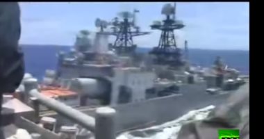 شاهد.. "احتكاك" خطير بين طراد أمريكى وسفينة روسية مضادة للغواصات