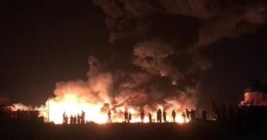 قارئ يشارك بصور لحريق مصنع بلاستيك بقرية ميت عنتر بالمنصورة