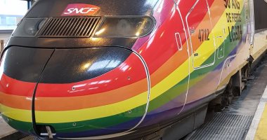 صور.. سكك حديد فرنسا تضع علم المثليين على قطاراتها احتفالا بـ"شهر الفخر"