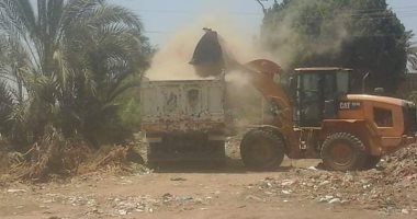 صور .. رفع 165 طن قمامة و7 حالة إشغالات من شوارع بنى سويف 