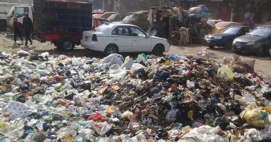 قارئ يشكو من انتشار أكوام القمامة بمنطقة "أم بيومى" بشبرا الخيمة