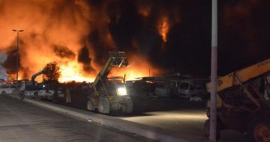 مدنى جدة يباشر حريقا شب فى سيارات تالفة بتشليح بريمان